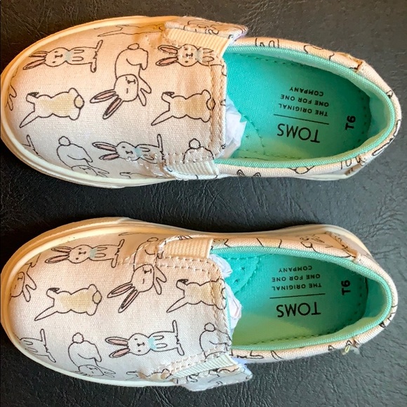 toms white bunny canvas